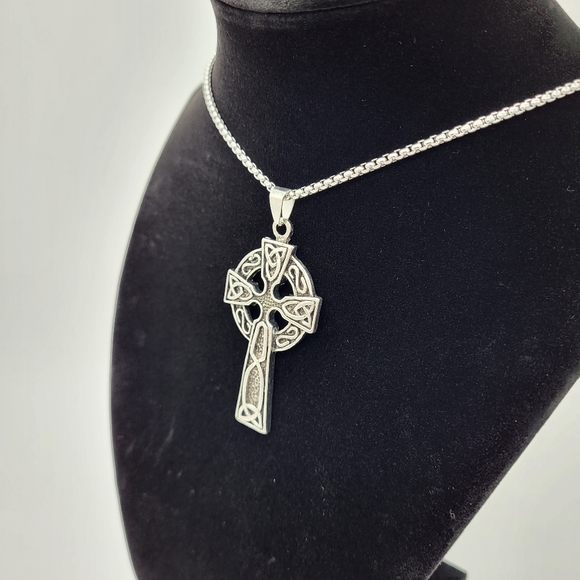 NWT Celtic cross pendant with stainless steel necklace - Picture 3 of 5